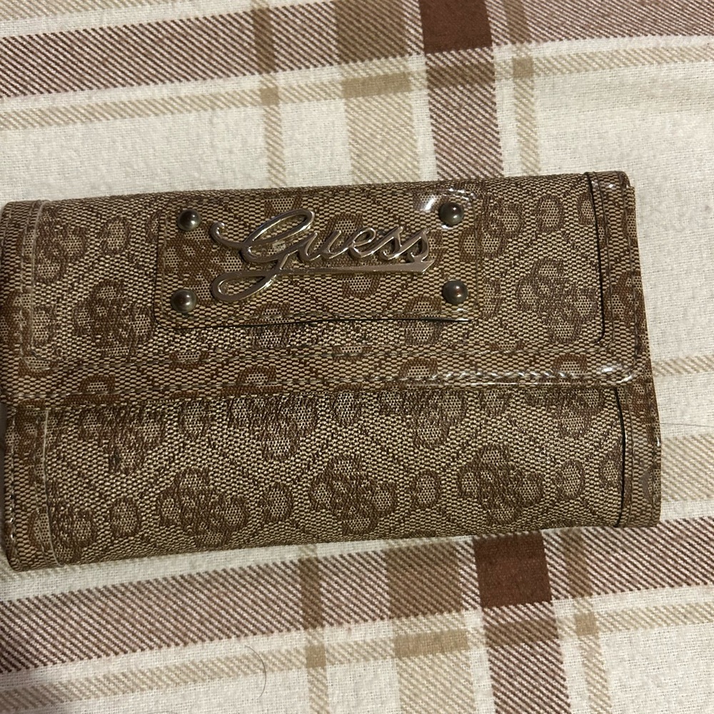 Preowned Guess Wallet